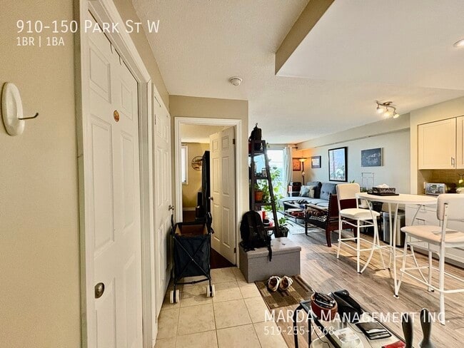 Building Photo - BEAUTIFUL 1BED 1BATH  VICTORIA PARK PLACE ...