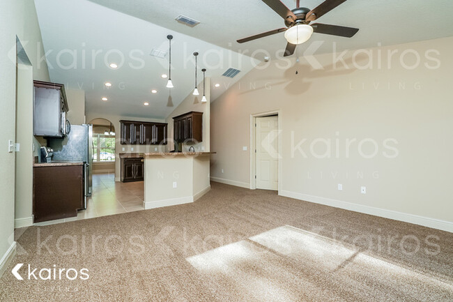 Foto del edificio - 530 Marion Oaks Ln