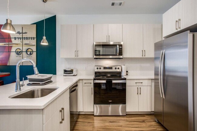 Foto del edificio - 2425 E Riverside Dr