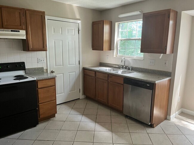 Building Photo - 3BR/ 2.5BA home off Cedar Bluff
