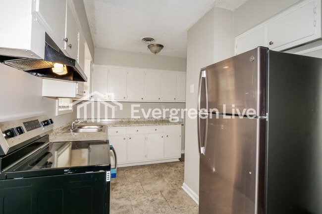 Building Photo - 473 Bradwood Ave