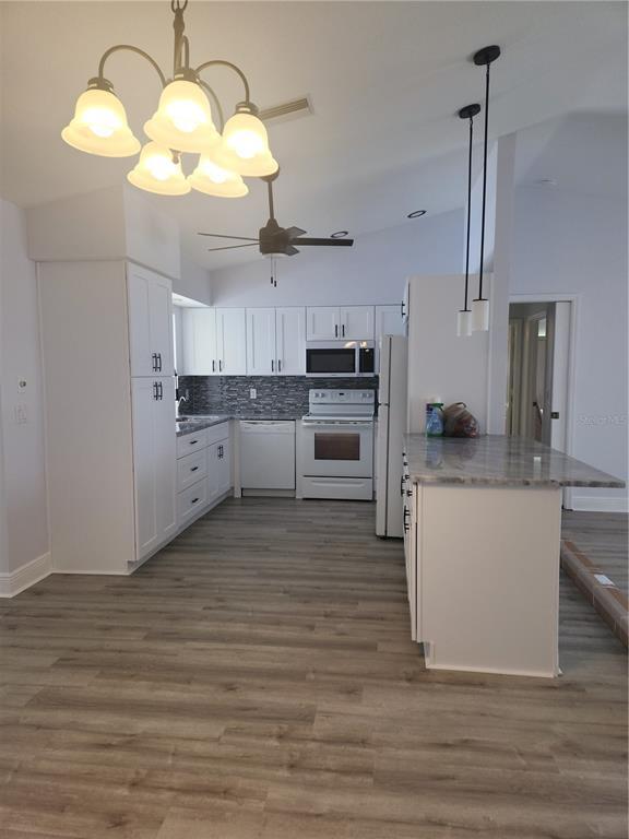 Foto del edificio - 26270 Explorer Rd
