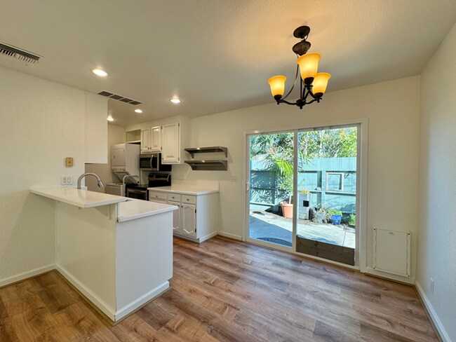 Foto del edificio - Renovated Two Bedroom Napa Condo Minutes f...