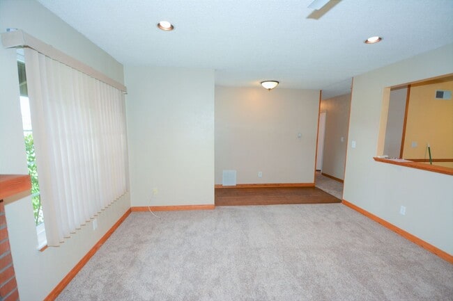 Building Photo - 730 Jay Ave