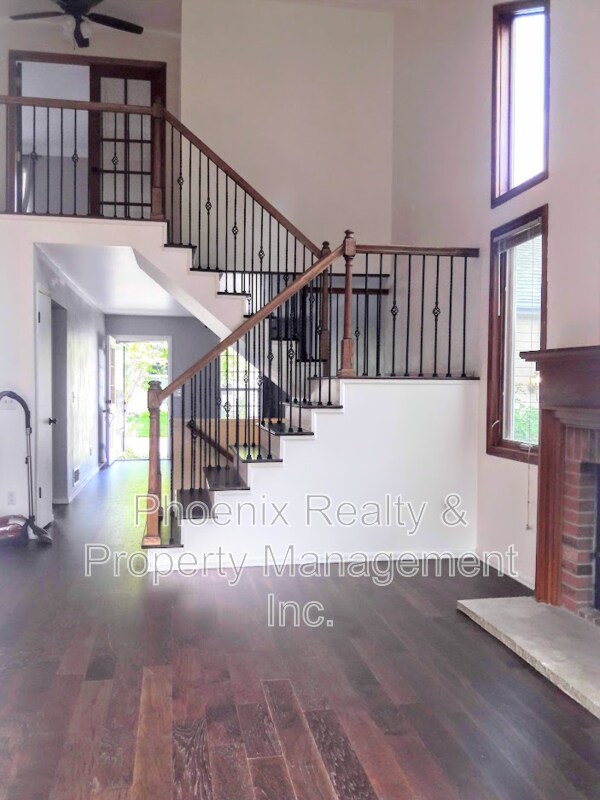 Foto del edificio - 919 Clover Cir