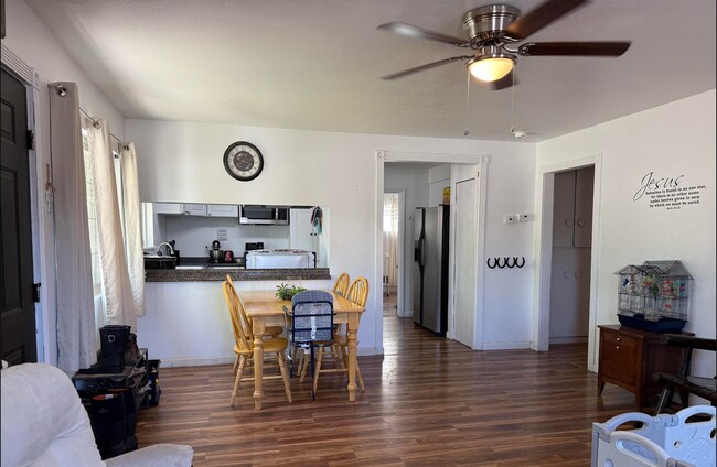 Foto del edificio - 328 Minckler Ave