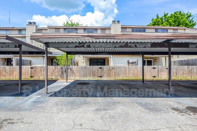 Building Photo - 1753 Fox Hunt Ln