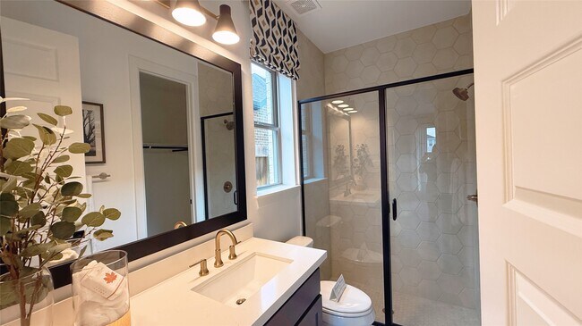 Foto del edificio - 5603 Logan Ridge Ln