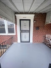 Building Photo - 4919 Schaub Ave