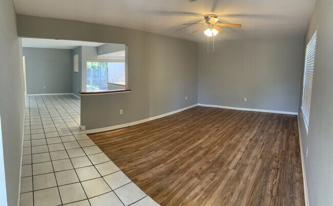 Building Photo - 10712 SW 77th Ave