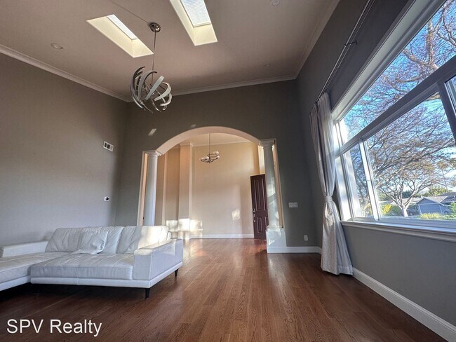 Building Photo - 4 br, 2.5 bath House - 5129 Rhonda Dr