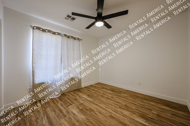 Foto del edificio - 7323 E Indigo St