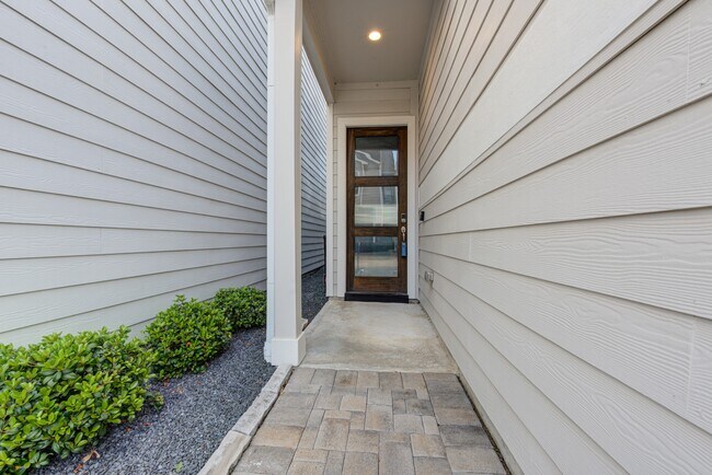 Building Photo - 11010 Cres Light Way