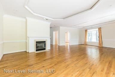 Building Photo - 4600 Elm St