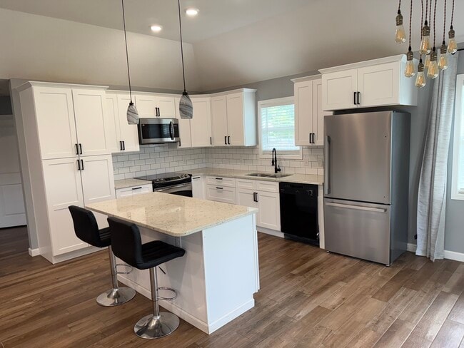 Building Photo - 701 Troy Cove