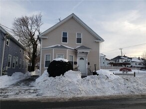 Building Photo - 142 Pocasset Ave