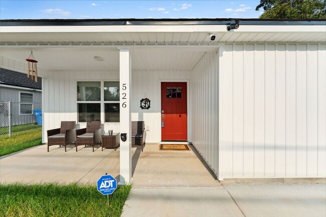 Building Photo - 526 Camellia Ave