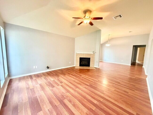 Foto del edificio - 3203 Barkers Crossing Ave