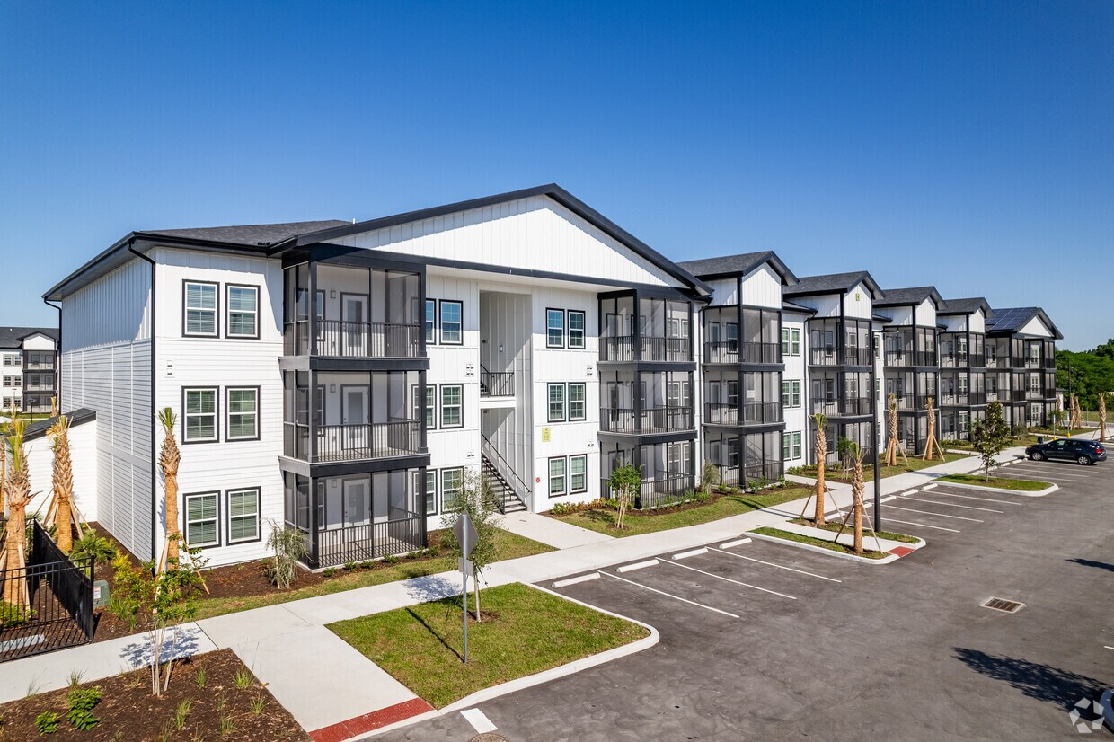 NOVO Avian Pointe Apartments in Apopka, FL