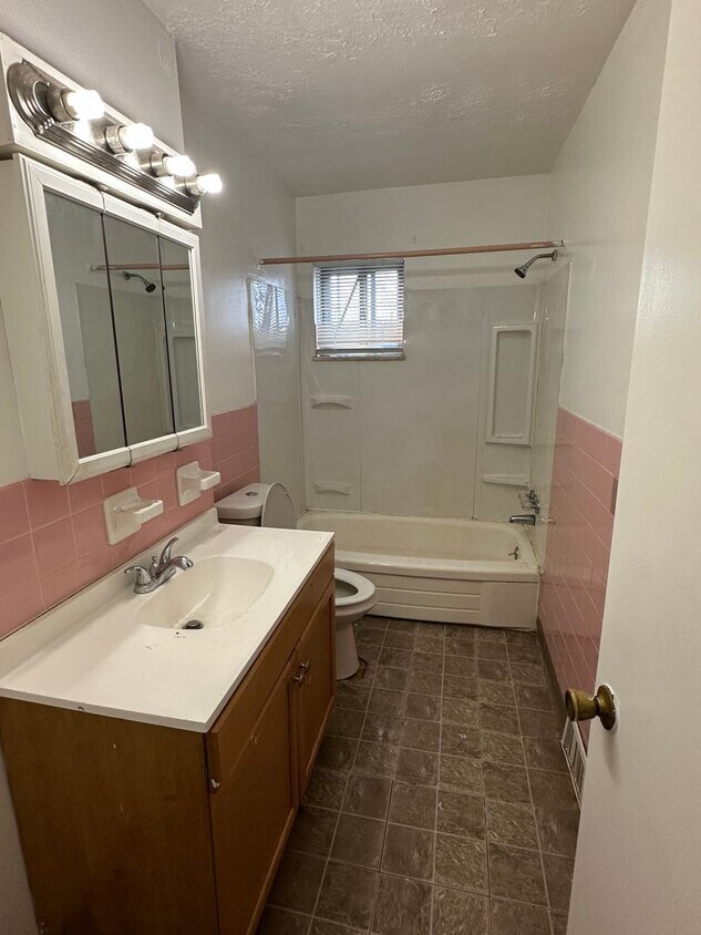 Foto del edificio - Warrensville Heights Townhome