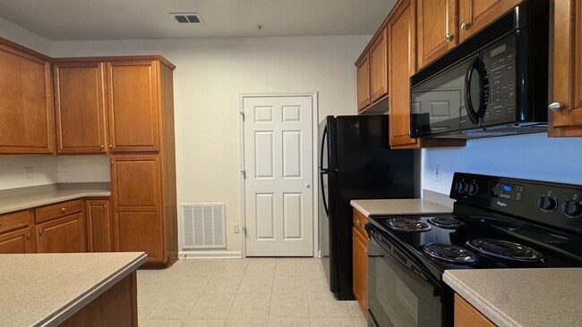 Building Photo - 2BR 4th Floor Condo Near St. Johns Town Center. Gated Community. Balcony & Elevator Access!