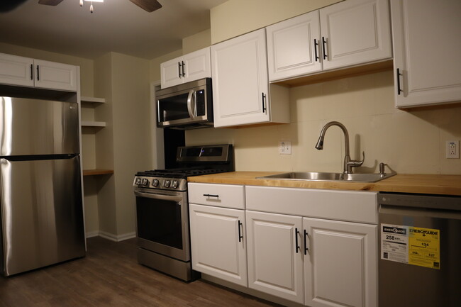 Kitchen view - 3421 Croissant St