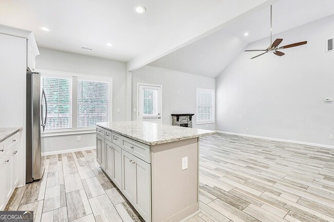 Building Photo - 246 Lakeview Dr