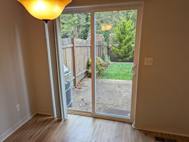 Building Photo - 407-409 Madrona Ave SE