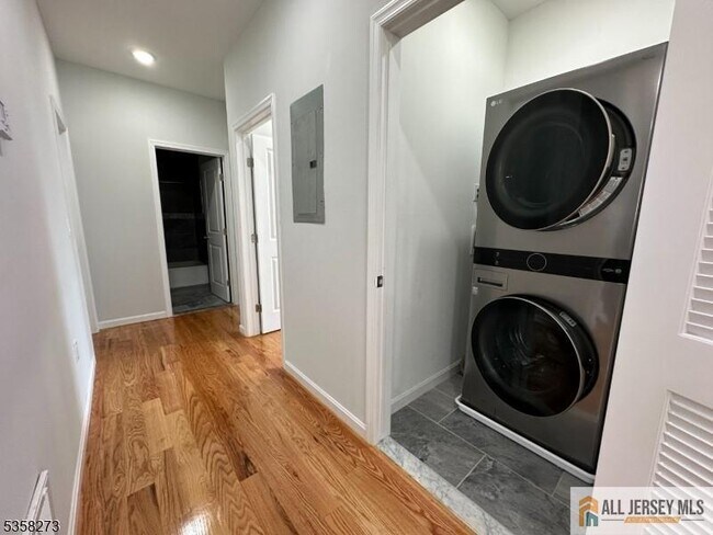 Foto del edificio - 476 Meade St
