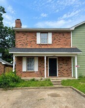 Building Photo - 1701-1702 Jamestown Way