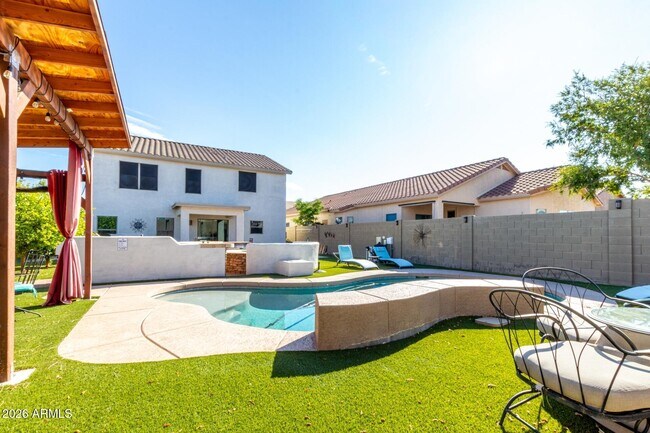 Building Photo - 18452 El Amancer