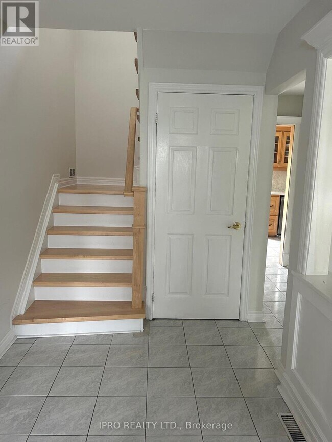 Building Photo - 955 Forestwood Dr