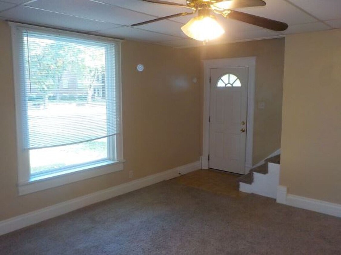 Foto principal - 115 W 4th St