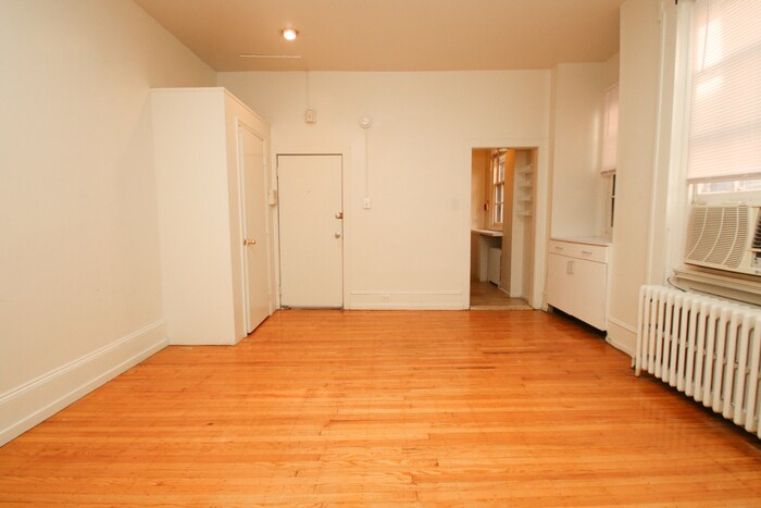 Primary Photo - 1715 Spruce St