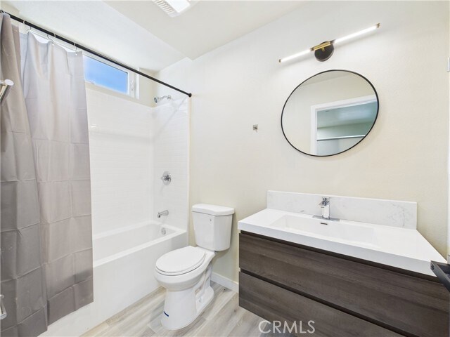 Foto del edificio - 8457 Langdon Ave