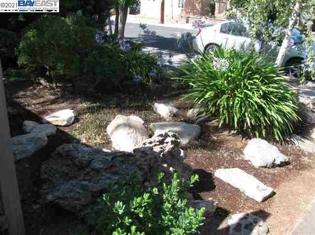 Building Photo - 474 Hillcrest Ave