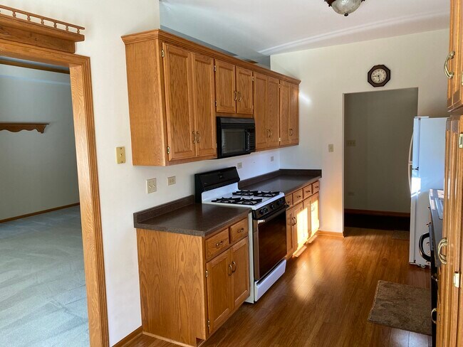 Building Photo - 23033 Bussey Dr