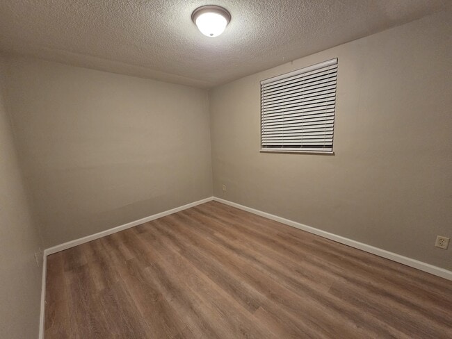 Building Photo - 2624 Roseland Terrace