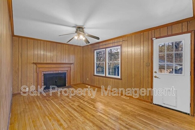 Building Photo - 350 Hughes Dr