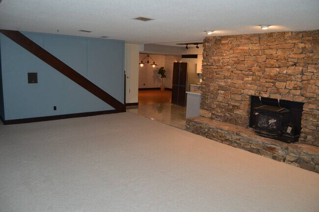 Building Photo - 1724 Colonial Shores Dr