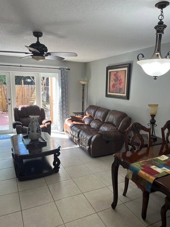 Foto del edificio - 1602 Lakeview Dr W