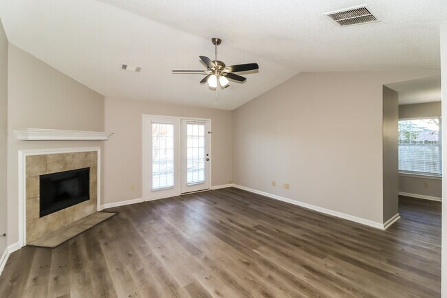 Foto del edificio - 180 Pine Ridge Ln