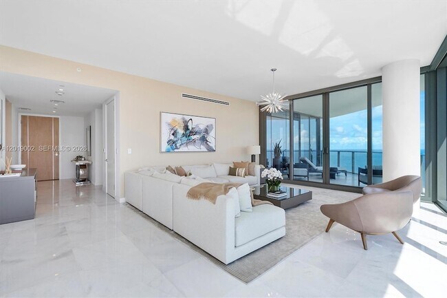 Building Photo - 15701 Collins Ave