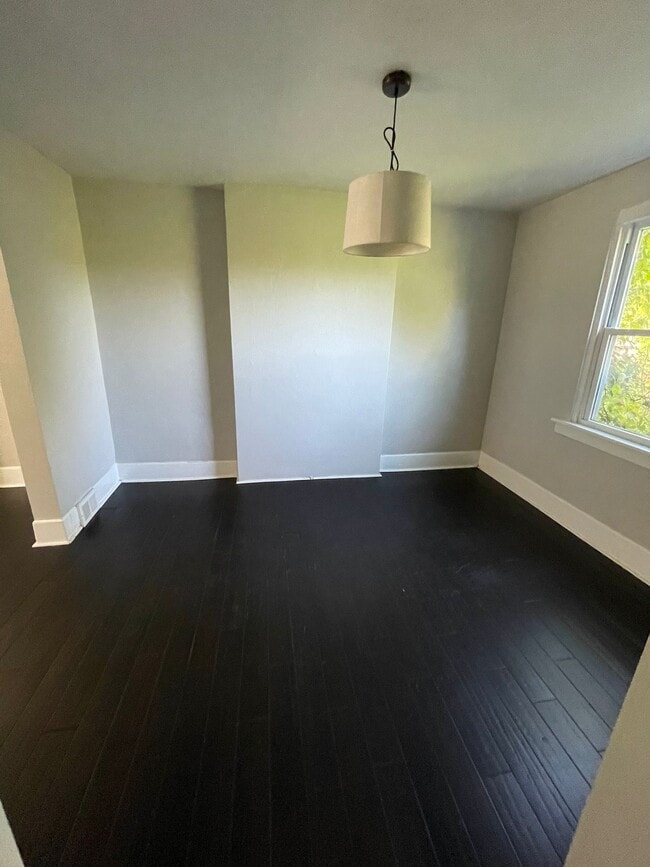 Photo - 1528 Methyl St House