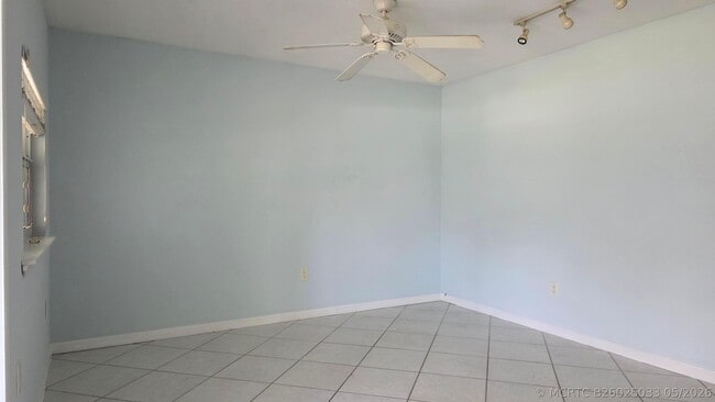 Building Photo - 1125 S Ocean Dr