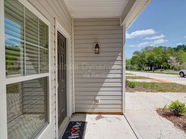 Foto del edificio - 916 S Battleground Ave