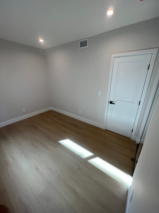 Foto del edificio - 1834 N Van Ness Ave