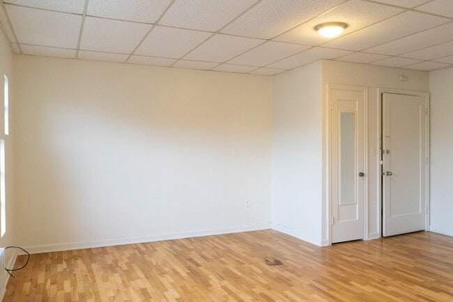 Building Photo - Finally, a Place That’s All Yours — Cozy Downtown 1bd/1bth Awaits!