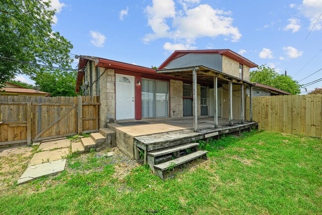 Building Photo - 202 Northcrest Cir
