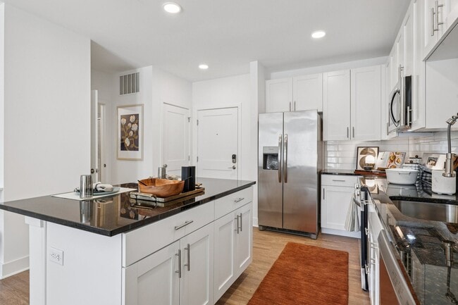 Building Photo - Contrast OTR